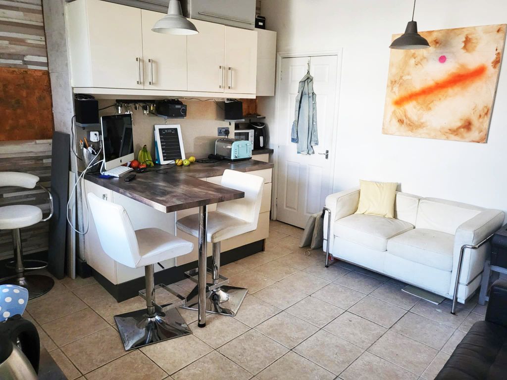 Property photo 2 of 18