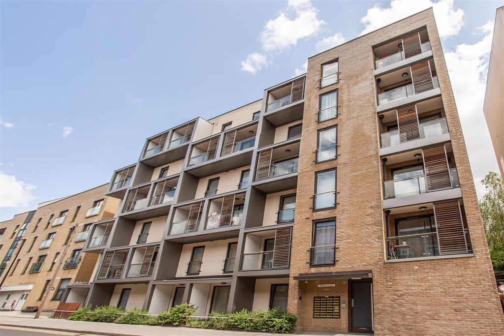 Property photo 1 of 11 Riemann Court