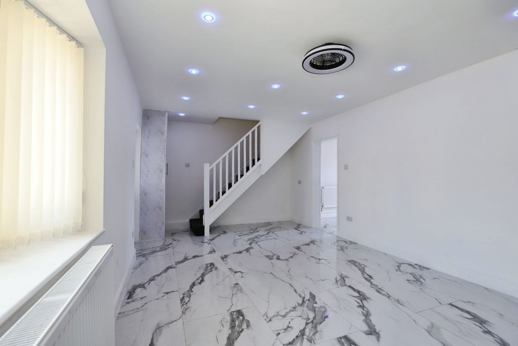 Property photo 2 of 20 Pbox-Img.Jpg