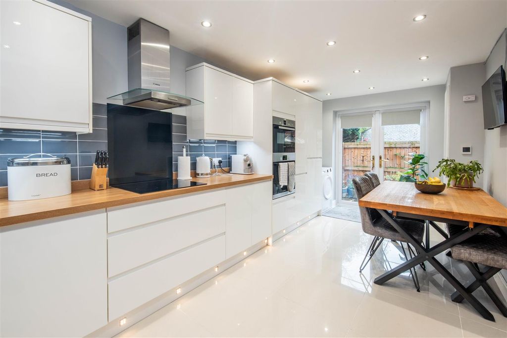 Property photo 2 of 22 Kitchen/Diner