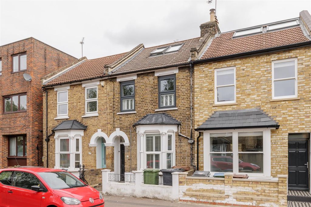 Property photo 1 of 16 Odessa Road, E7