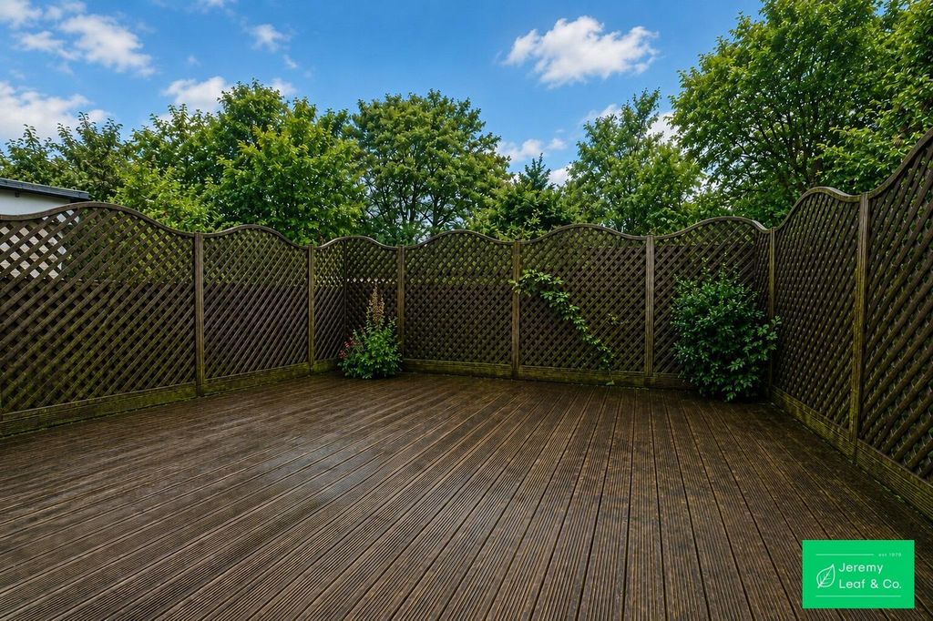 Property photo 2 of 8 Terrace / Patio