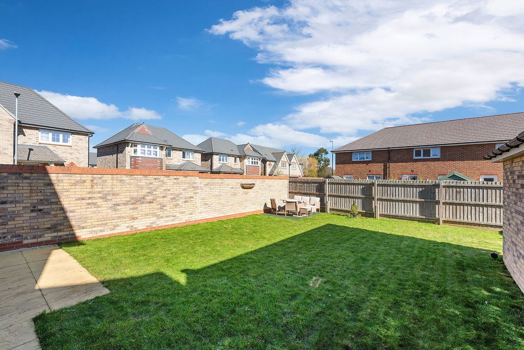 Property photo 3 of 27