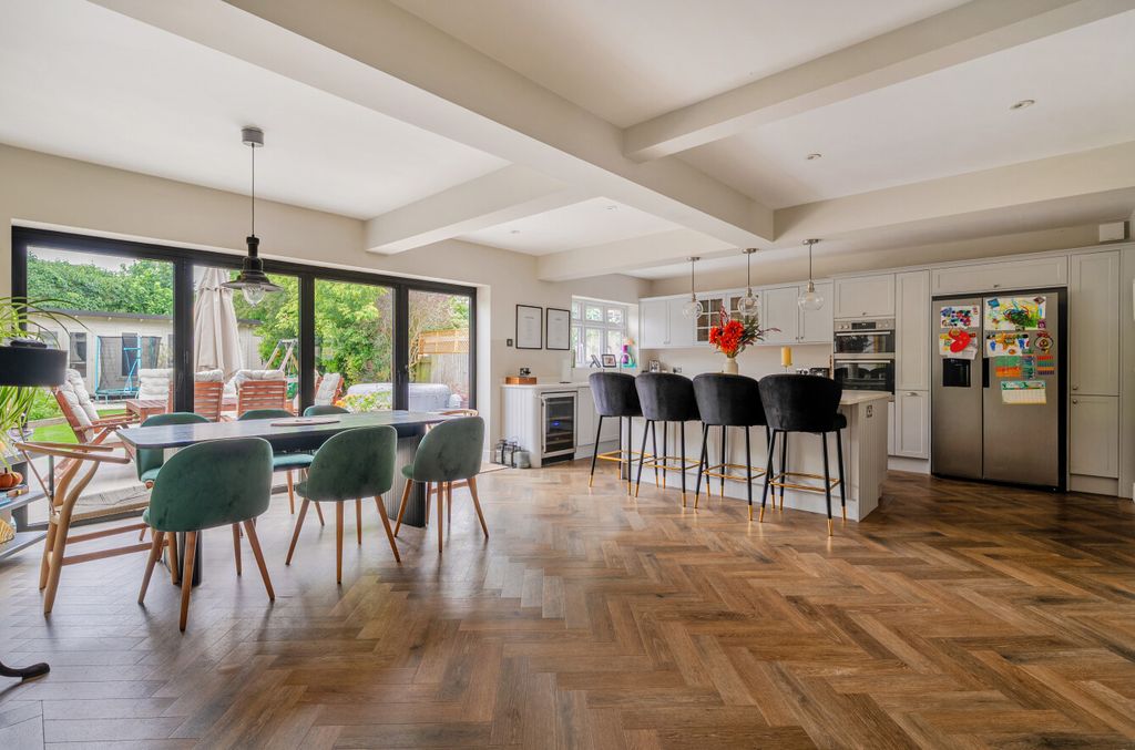Property photo 2 of 21 1479731-15-6A33Bc...