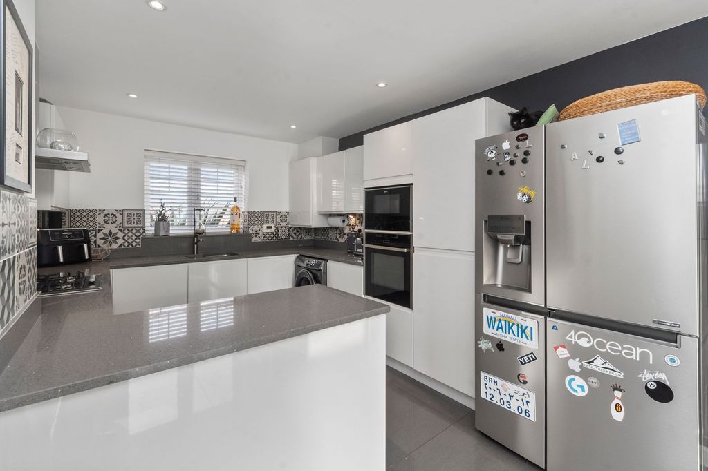 Property photo 2 of 46