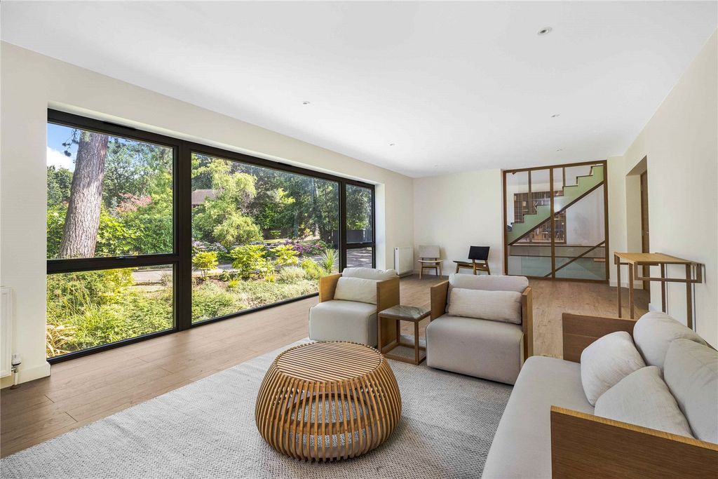 Property photo 1 of 22 Living Room