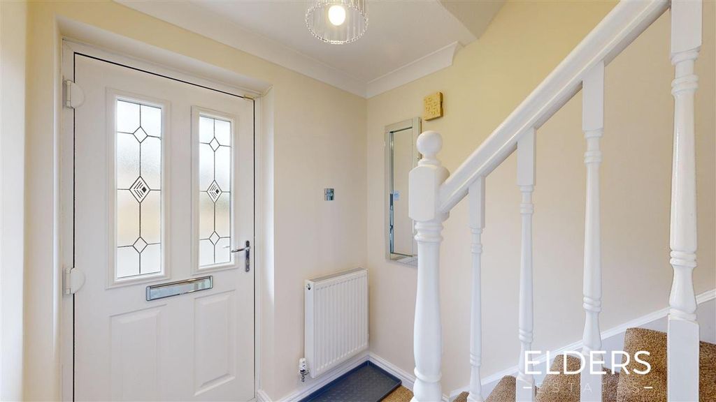 Property photo 3 of 18 Entrance Hall