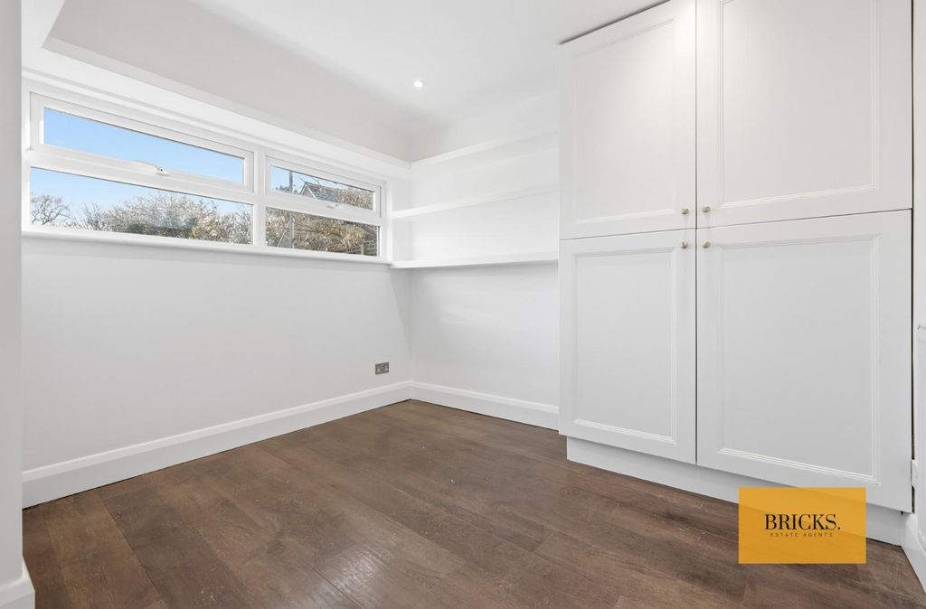 Property photo 3 of 31