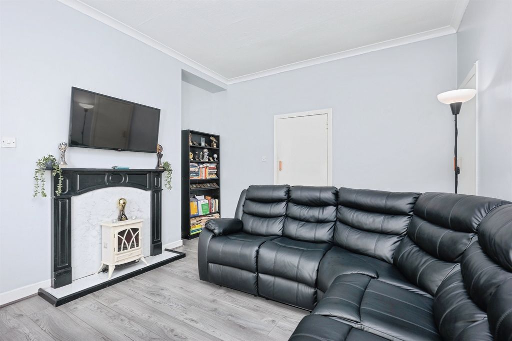Property photo 3 of 16