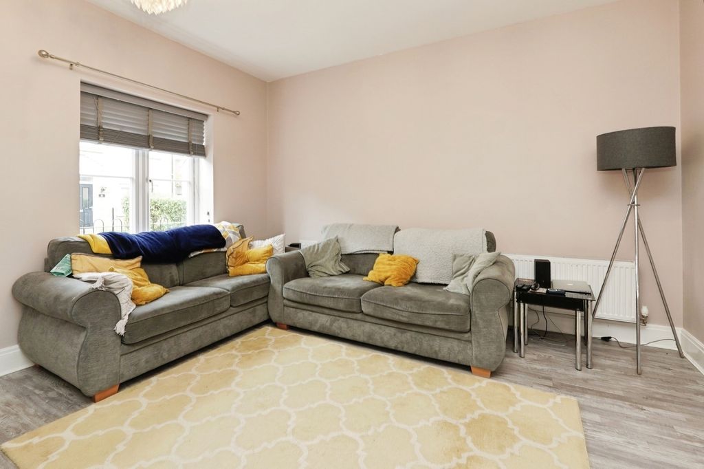 Property photo 3 of 19 Pbox-Img.Jpg