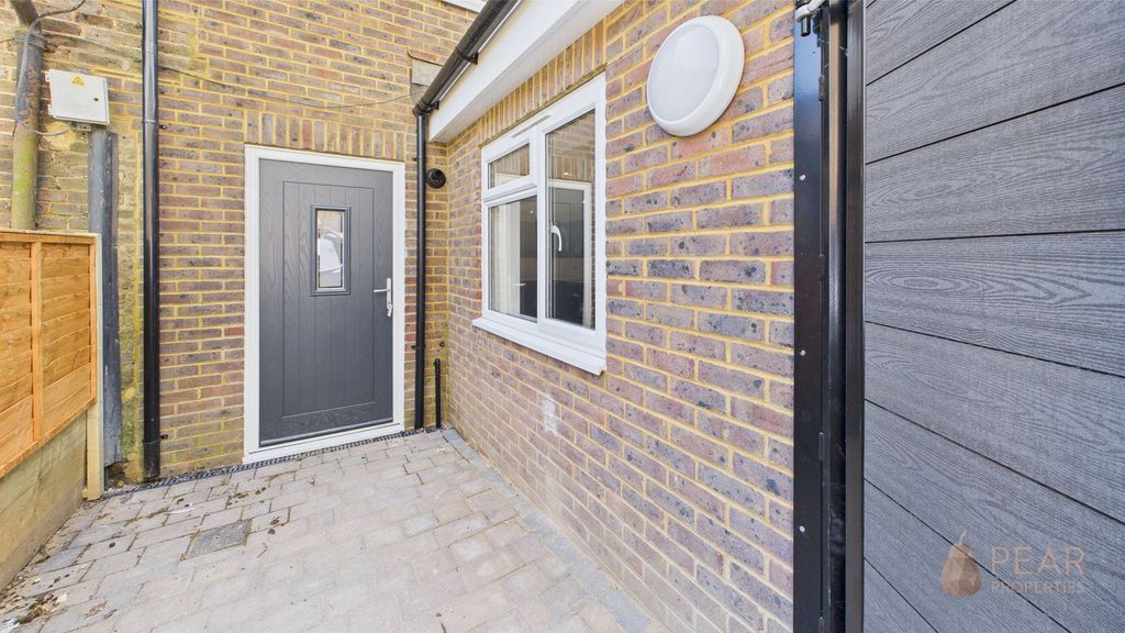 Property photo 1 of 13 Entrance/Garden