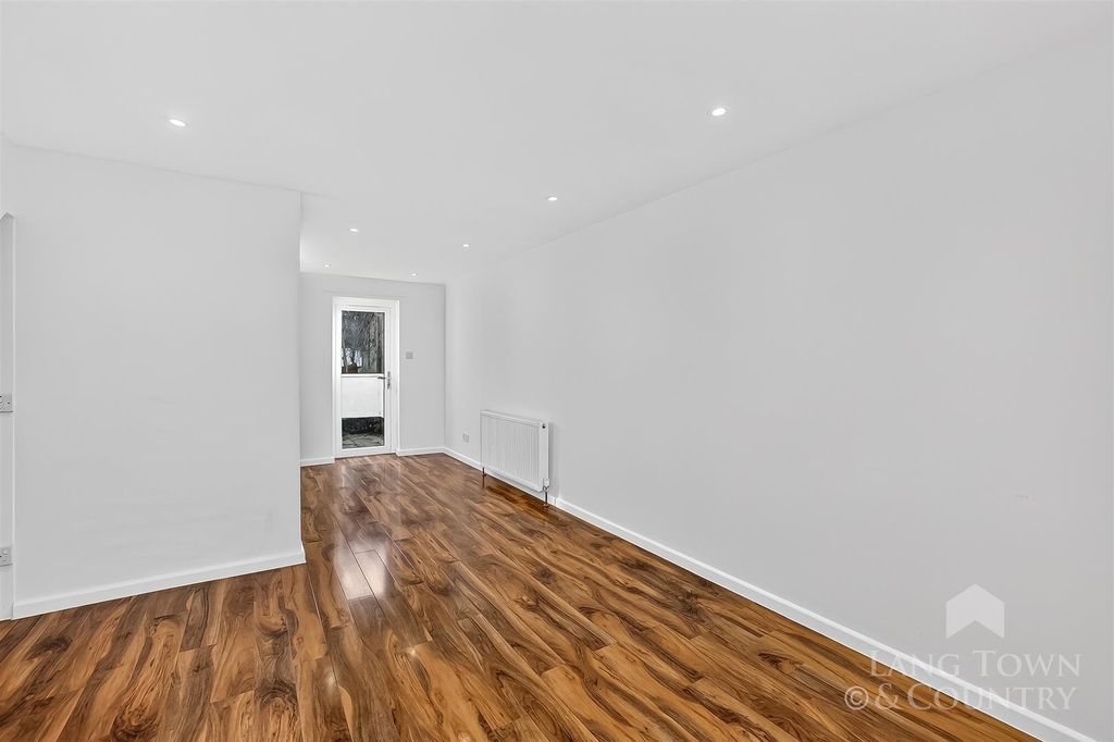 Property photo 3 of 11 0020.Jpg