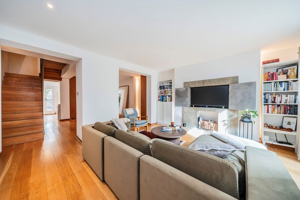 Property photo 2 of 8