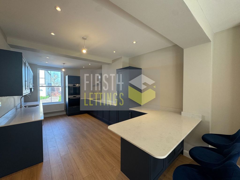 Property photo 2 of 10 Photo 4