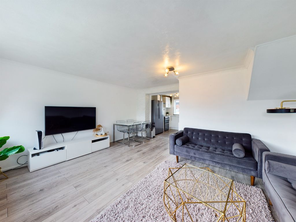 Property photo 2 of 11 4138144