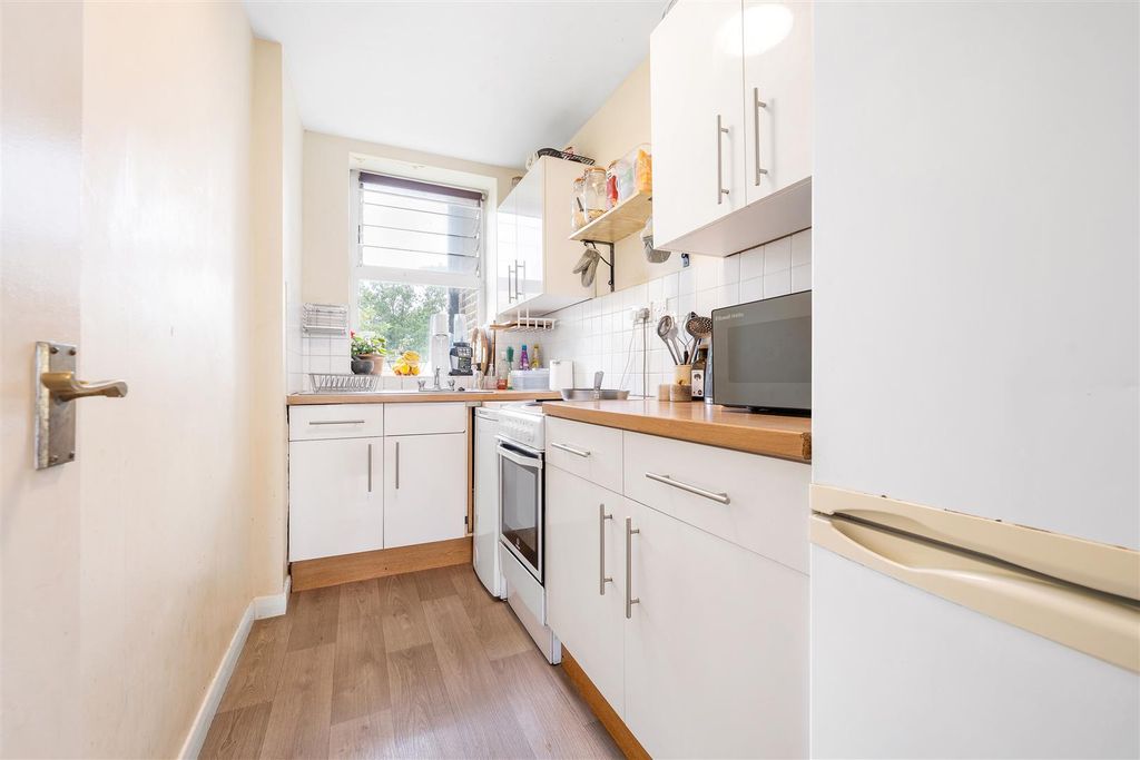 Property photo 3 of 11 Anerley Park-7.Jpg