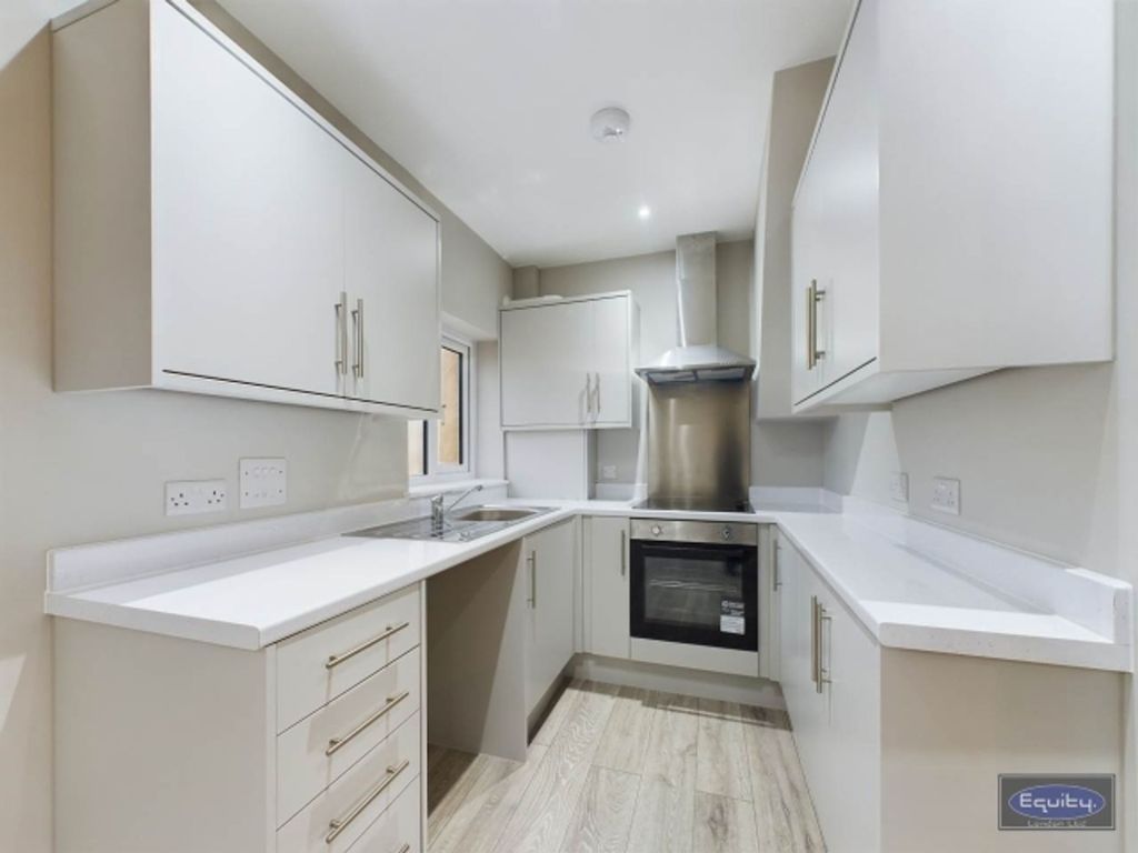 Property photo 3 of 17 Kitchen