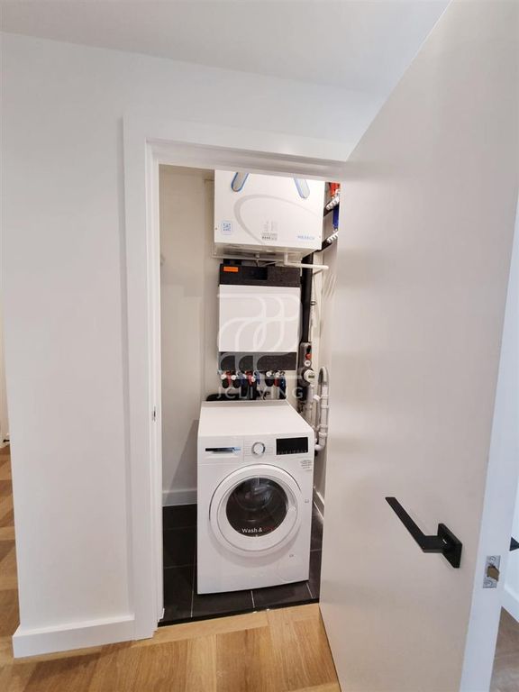 Property photo 1 of 14 252Ab266-8121-4B3F-A849-5Cad87B52481.Jpg