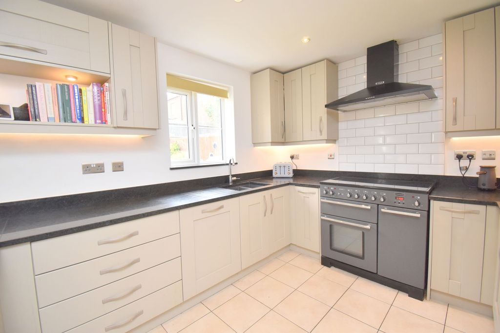 Property photo 3 of 27