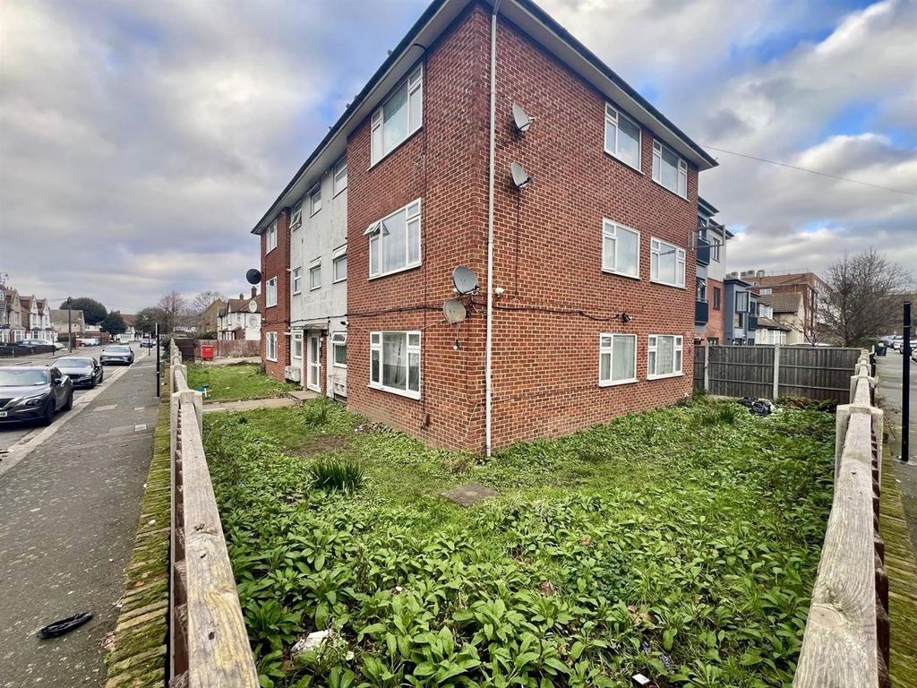 Property photo 2 of 7 Cfa2580c-5B97-4F2F-913c-9d10d4d66d24.Jpg