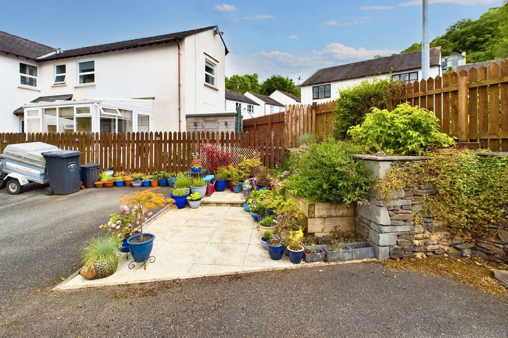 Property photo 2 of 12 Garden