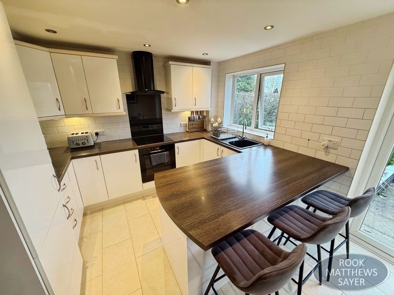 Property photo 3 of 9 Photo 6