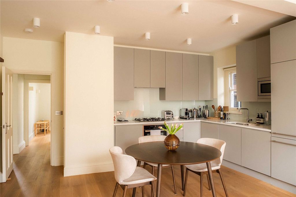 Property photo 3 of 9 Kitchen