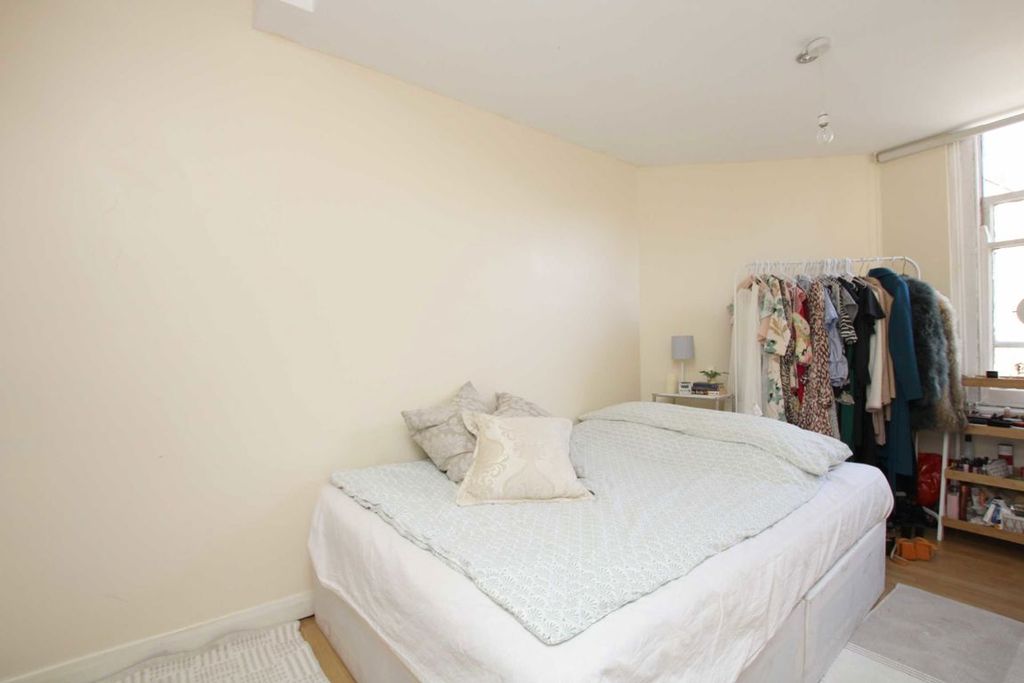 Property photo 2 of 3