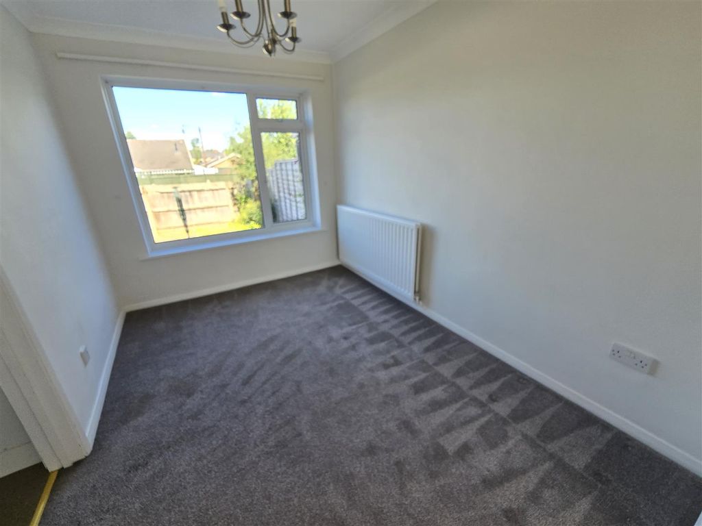 Property photo 3 of 11 Dining Area