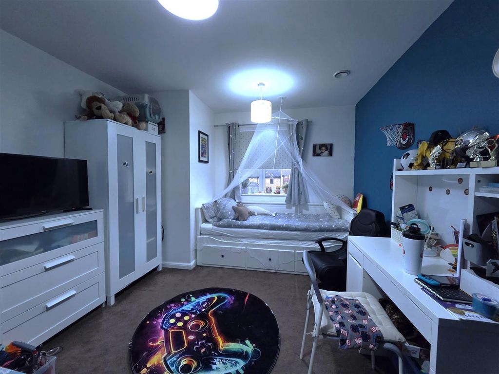 Property photo 2 of 9 Bedroom 2.Jpeg