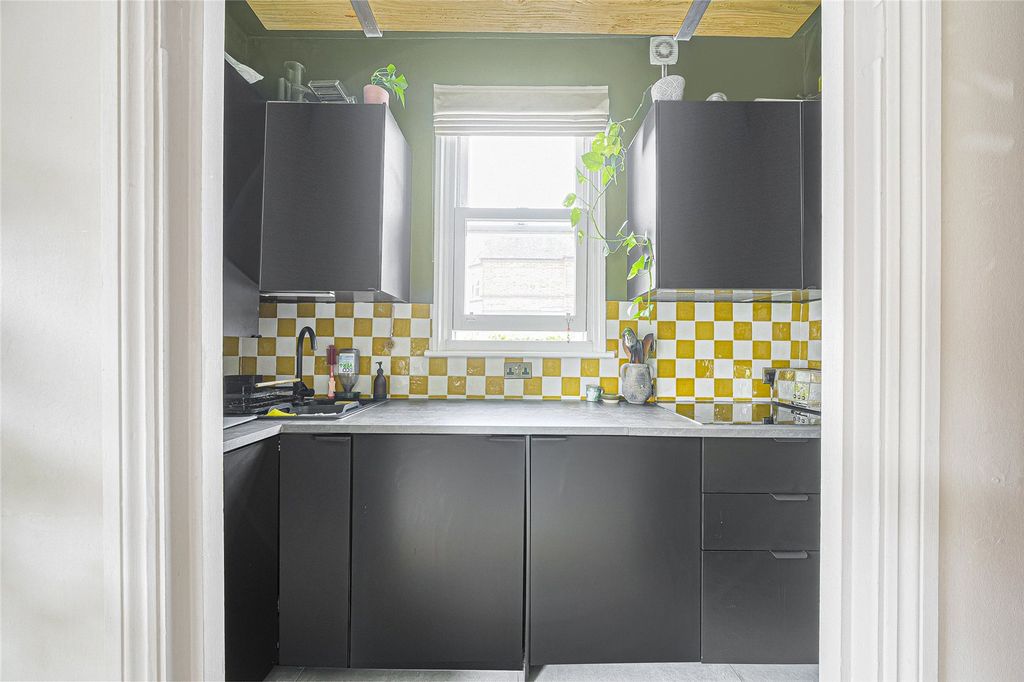 Property photo 3 of 11 Picture No. 12