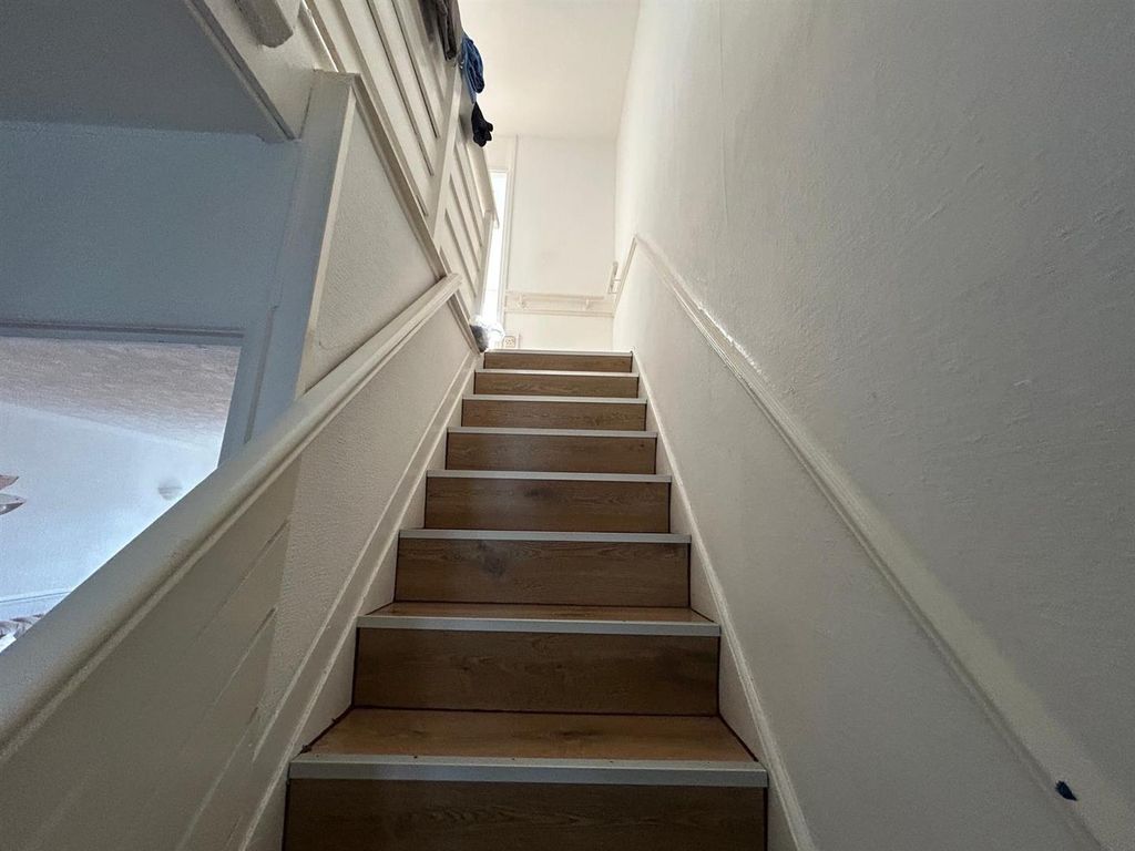 Property photo 3 of 13 17 Moorfield Road (8).Jpeg