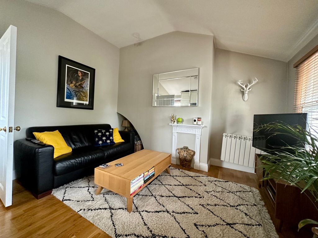 Property photo 3 of 7 Zimg-1198