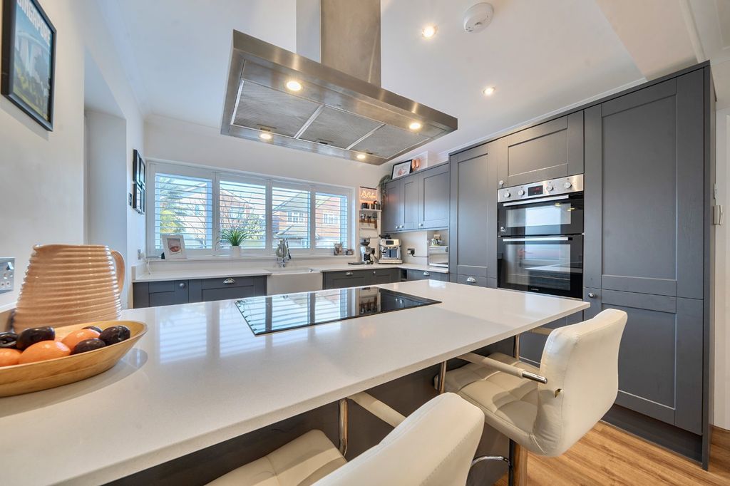 Property photo 3 of 31 Picture No. 30