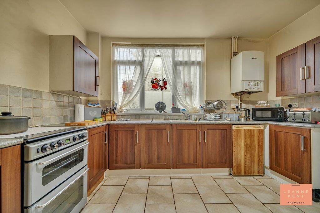 Property photo 3 of 25