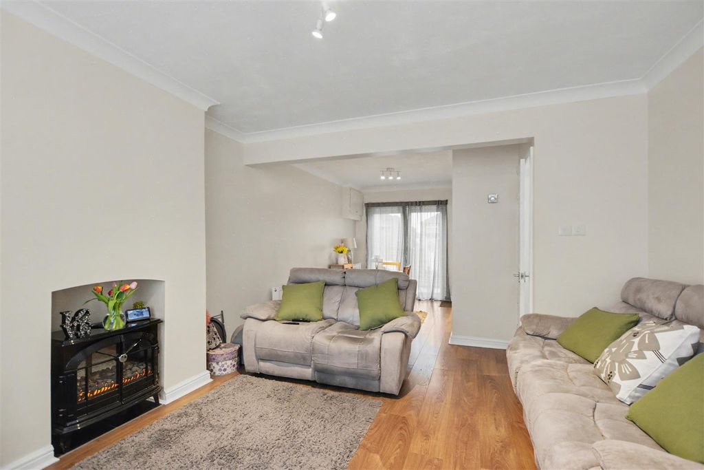 Property photo 3 of 24 Lounge Diner_2.Jpeg