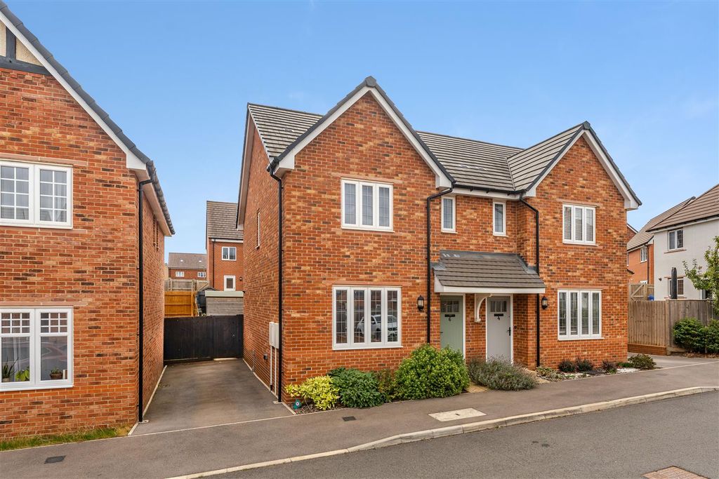 Property photo 1 of 14 6 Longley Close, Banbury-1.Jpg