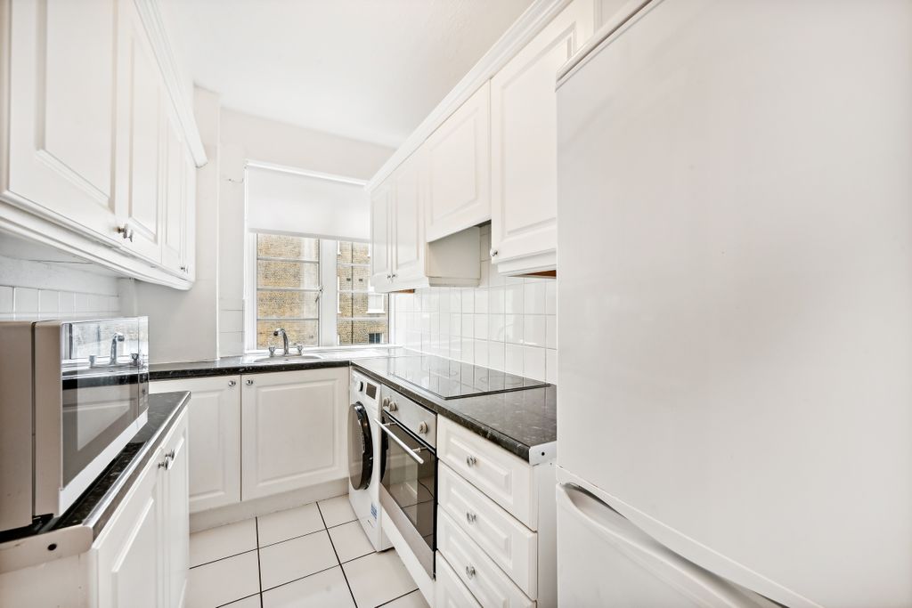 Property photo 2 of 10 16 Redcliffe Clos...