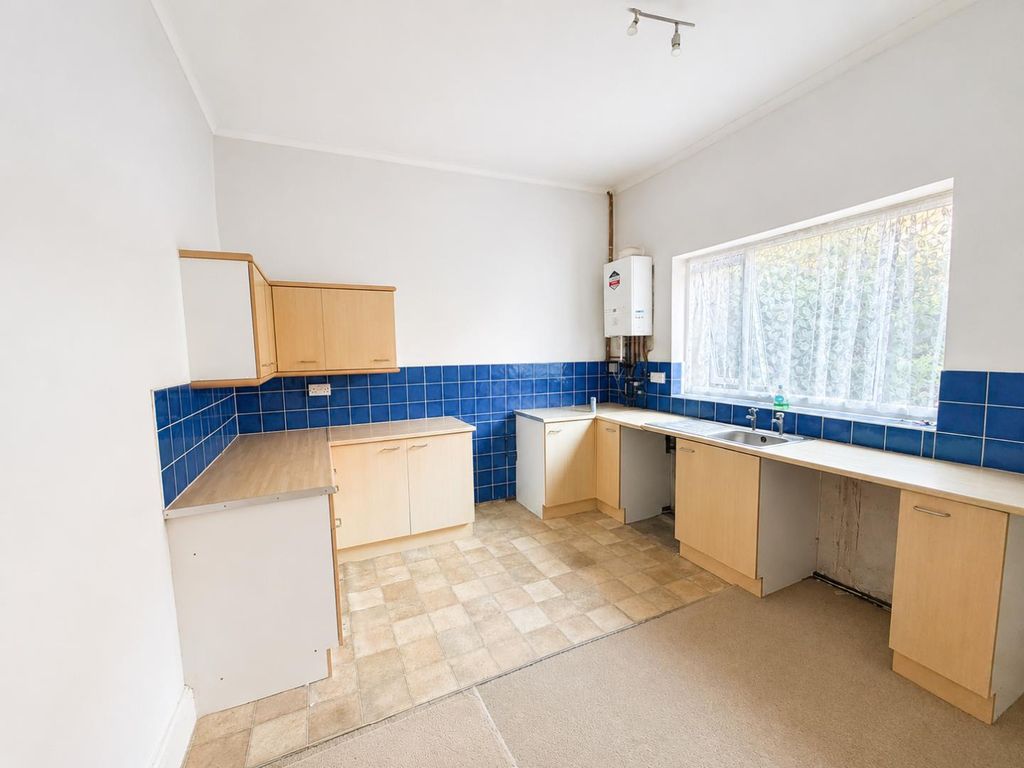 Property photo 3 of 8 Kitchen