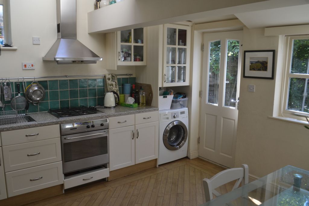 Property photo 3 of 9 Kitchen