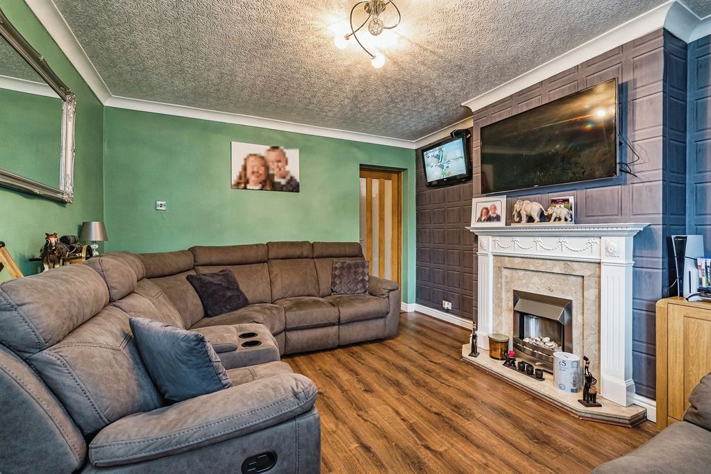 Property photo 3 of 18 Image