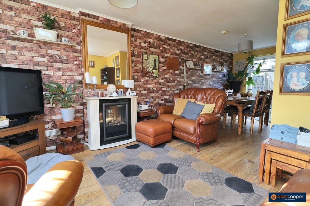 Property photo 3 of 18 3945475