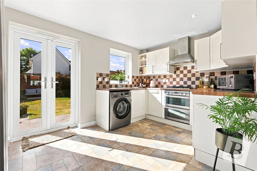 Property photo 3 of 17 Kitchen