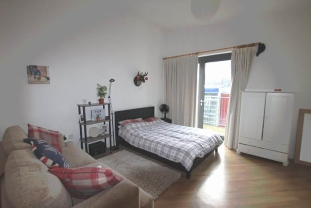 Property photo 2 of 8