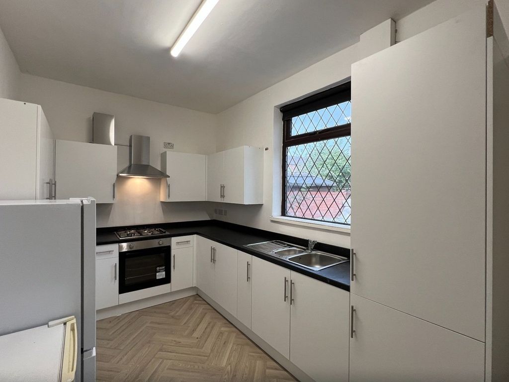 Property photo 2 of 7 Kitchen