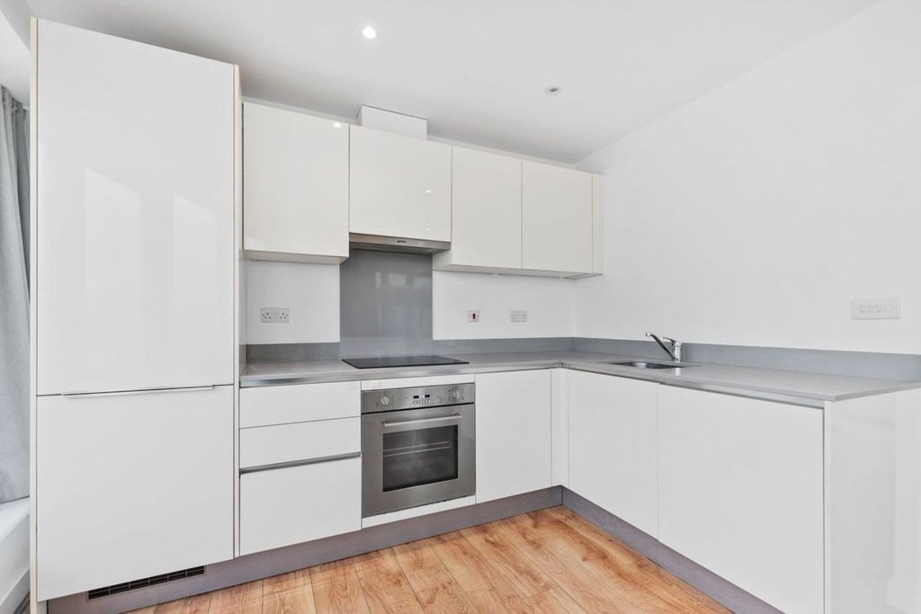 Property photo 2 of 12 Kitchen