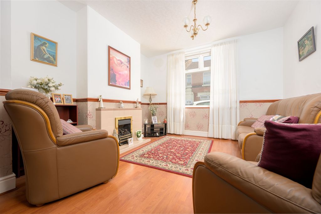 Property photo 3 of 12