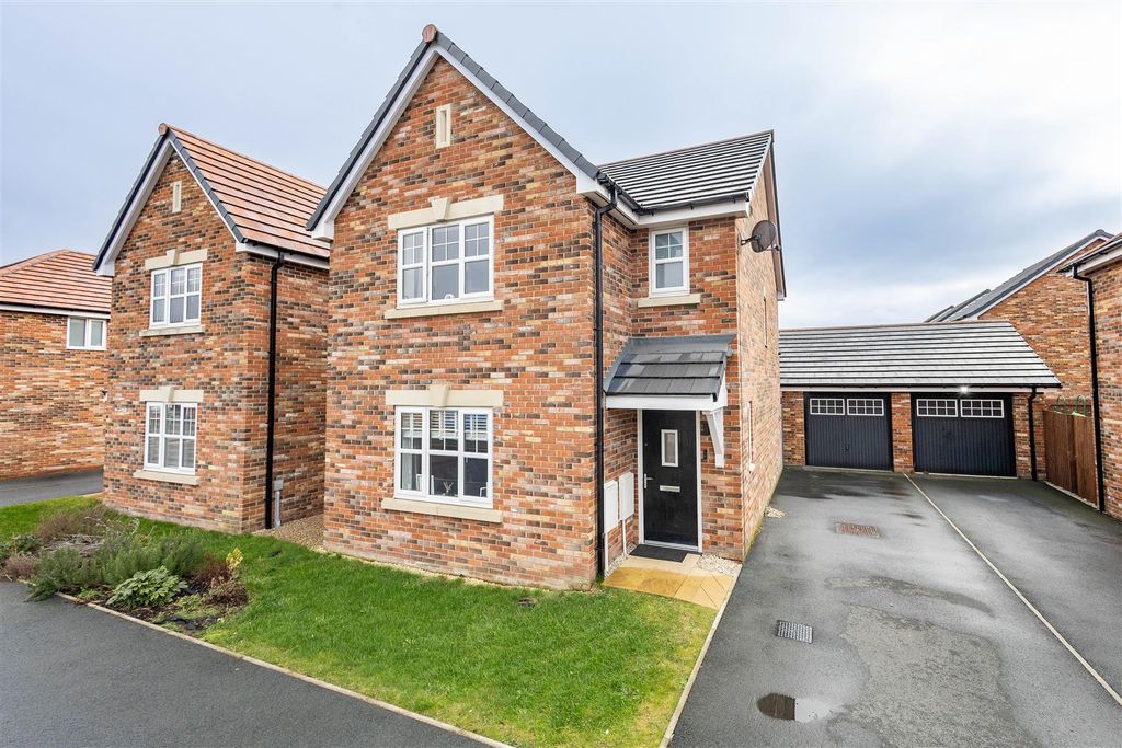 Property photo 1 of 17 Front External