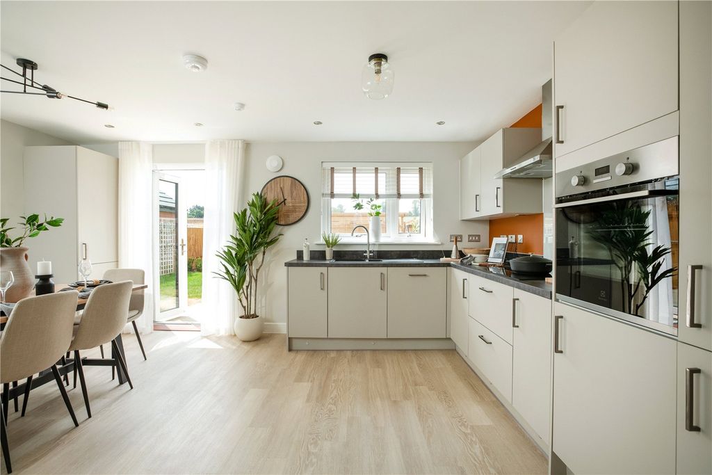 Property photo 2 of 7 Kitchen