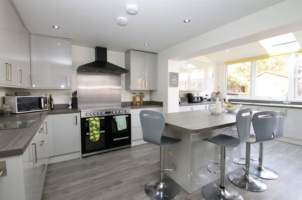 Property photo 2 of 17 Kitchen 4.Jpg